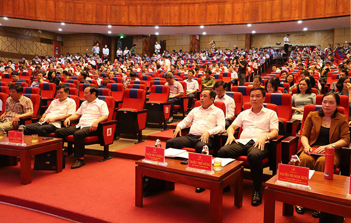 VIDEO: Thông báo nhanh kết quả Hội nghị giữa nhiệm kỳ Ban Chấp hành Trung ương Đảng khóa XIII 